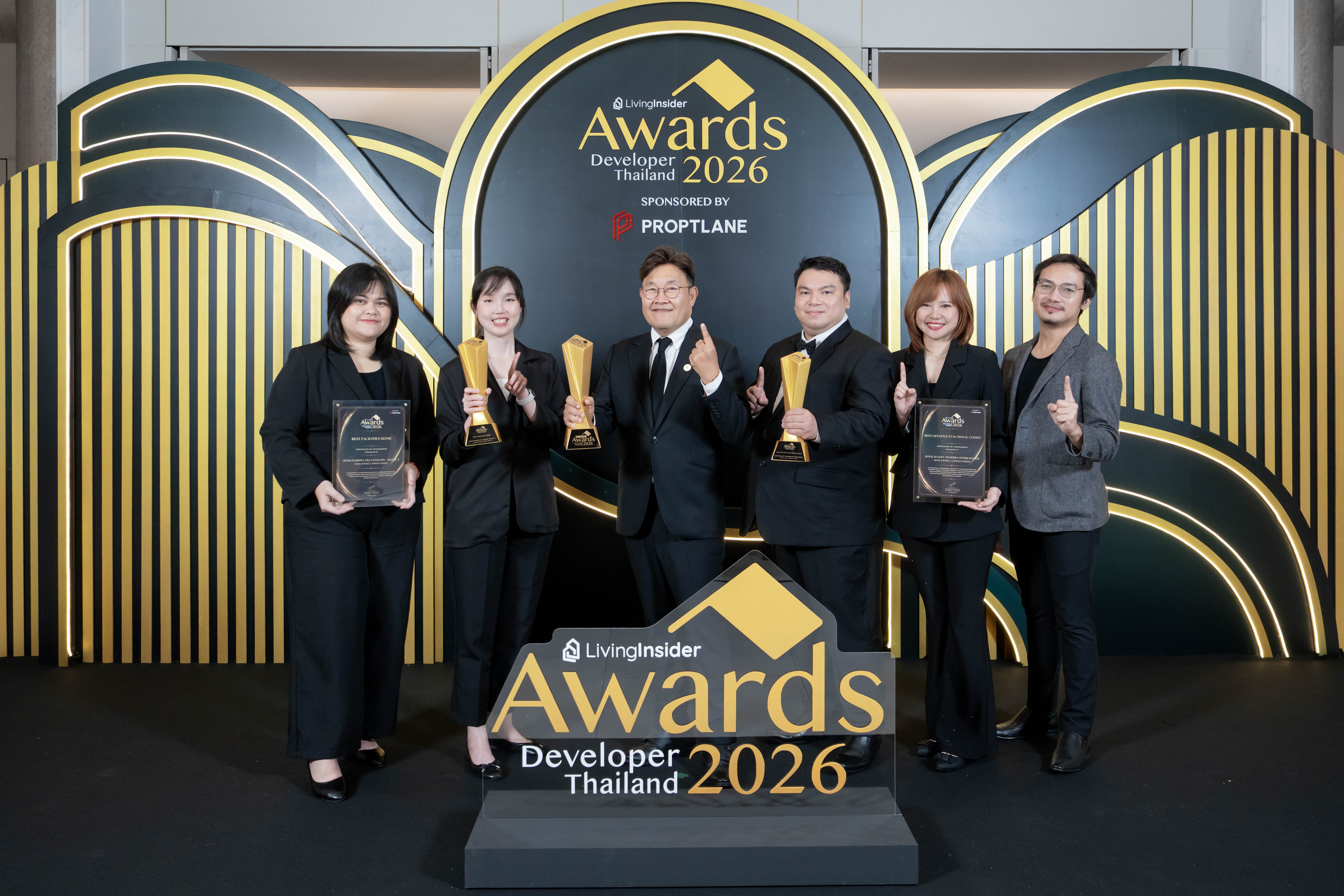 งานรับรางวัล LivingInsider_4.jpg